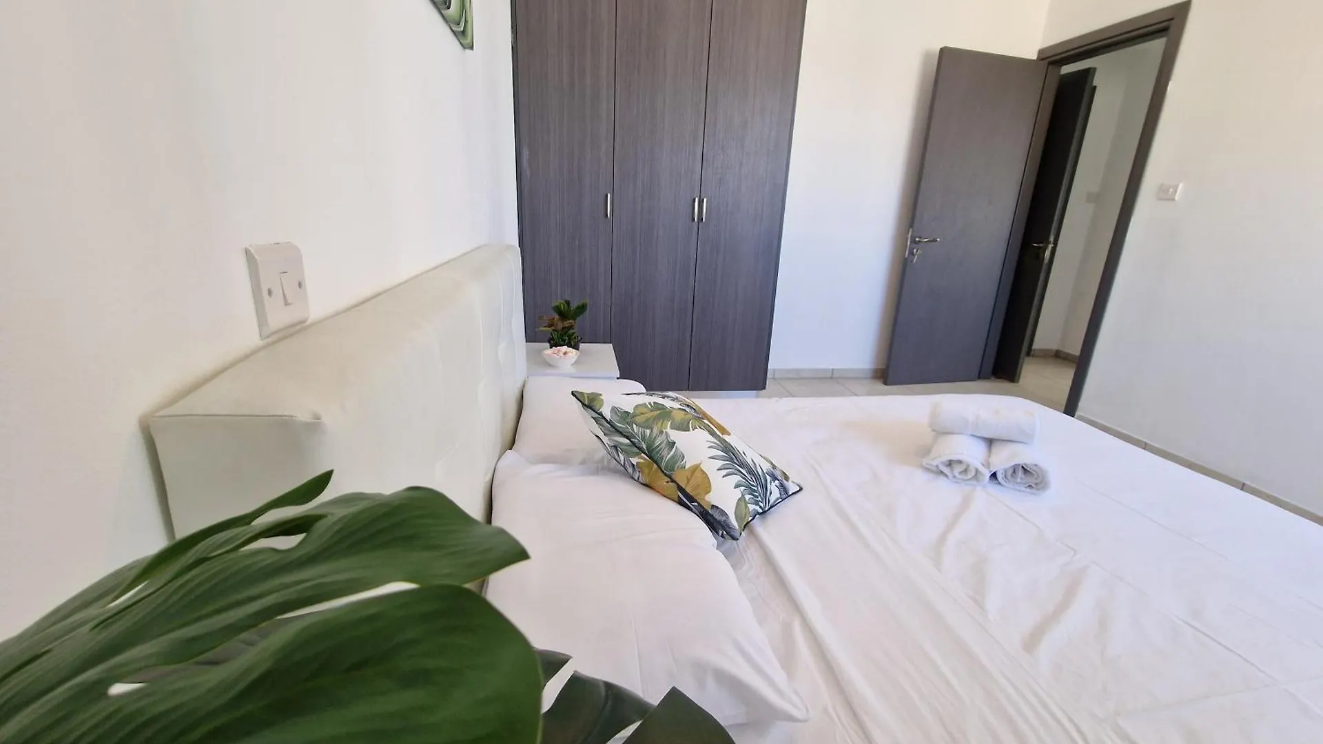 Apartment Tropical Paradise 200M From Finikoudes Beach Larnaca
