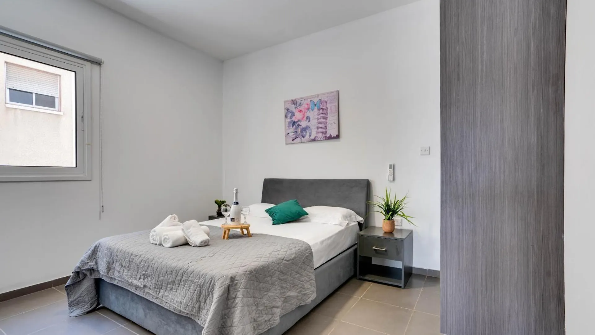 Tropical Paradise 200M From Finikoudes Beach Larnaca Apartment