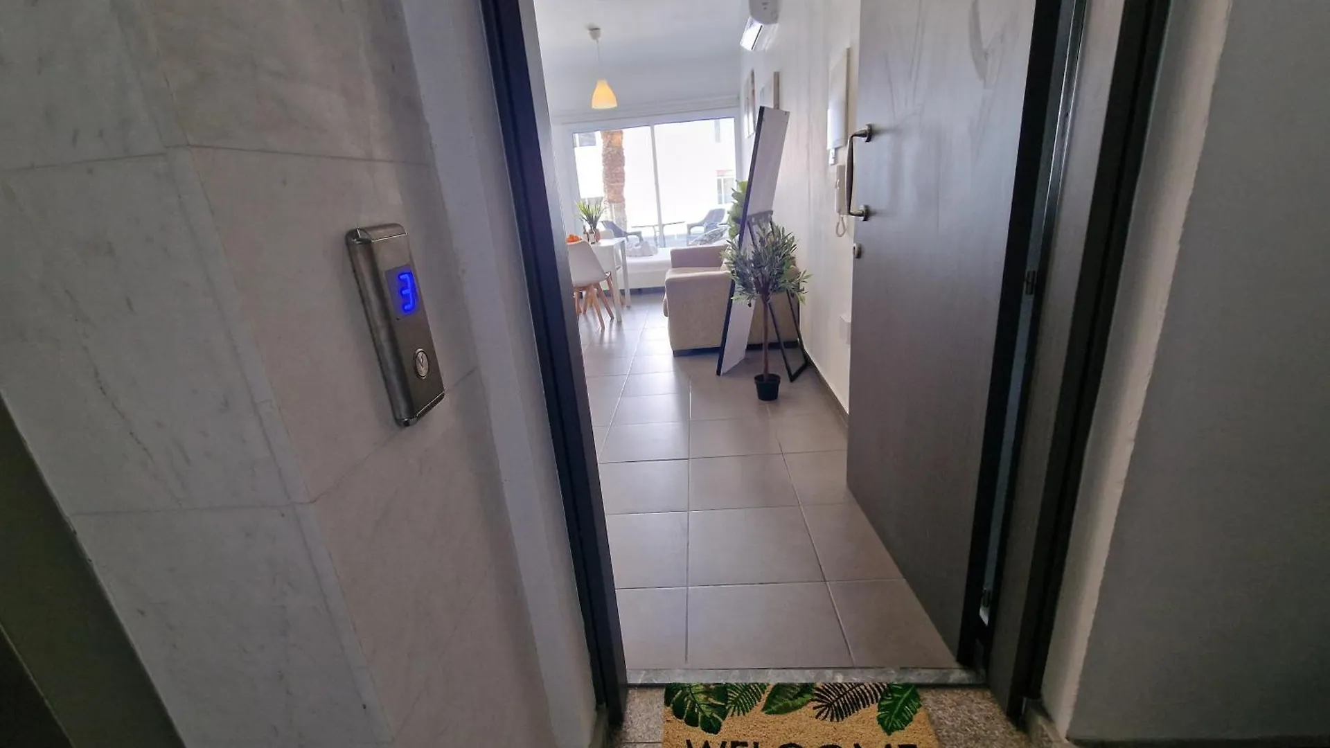 Apartment Tropical Paradise 200M From Finikoudes Beach Larnaca